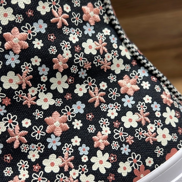 Converse Women's Floral High-Top Sneakers - Black and White - Picture 7 of 8